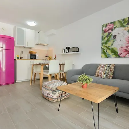Purple Volcano Apartment, Free Access To The Fariones Sports Center Apartamento Puerto del Carmen (Lanzarote)