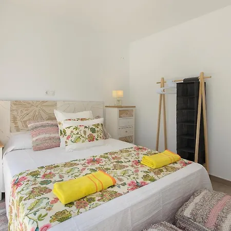 Apartment Purple Volcano Apartment, Free Access To The Fariones Sports Center
