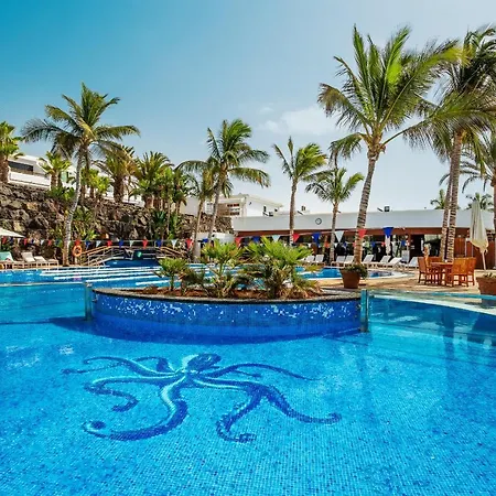 Purple Volcano Apartment, Free Access To The Fariones Sports Center * Puerto del Carmen (Lanzarote)