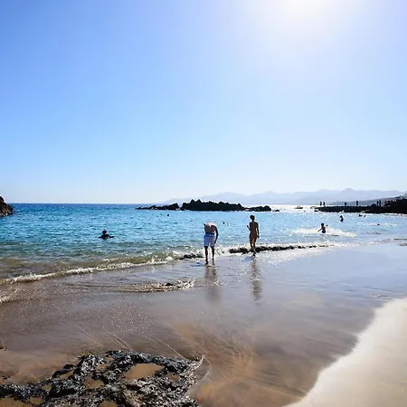 Purple Volcano Apartment, Free Access To The Fariones Sports Center * Puerto del Carmen (Lanzarote)