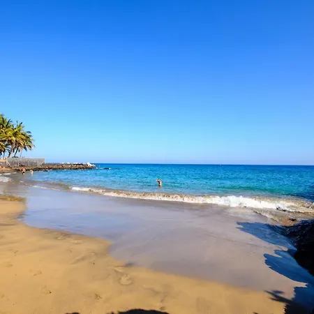Purple Volcano Apartment, Free Access To The Fariones Sports Center * Puerto del Carmen (Lanzarote)