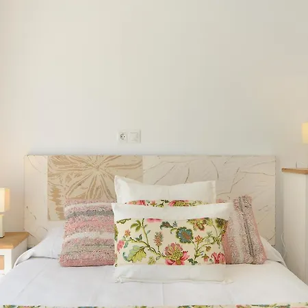 Apartment Purple Volcano Apartment, Free Access To The Fariones Sports Center Puerto del Carmen (Lanzarote)